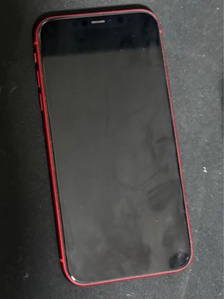 iPhone 11 Rosso e iPhone 12 Bianco