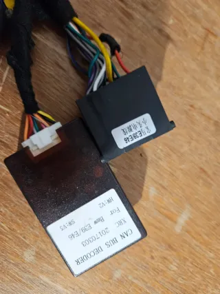 Radio bmw e46 (para reparar) con Pantalla y Cables