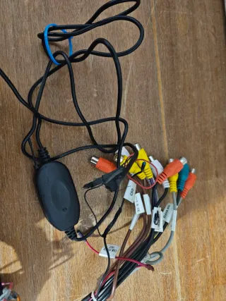 Radio bmw e46 (para reparar) con Pantalla y Cables