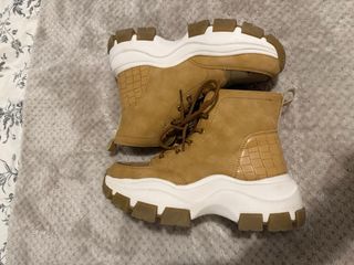 Botines zapatilla plataforma beige