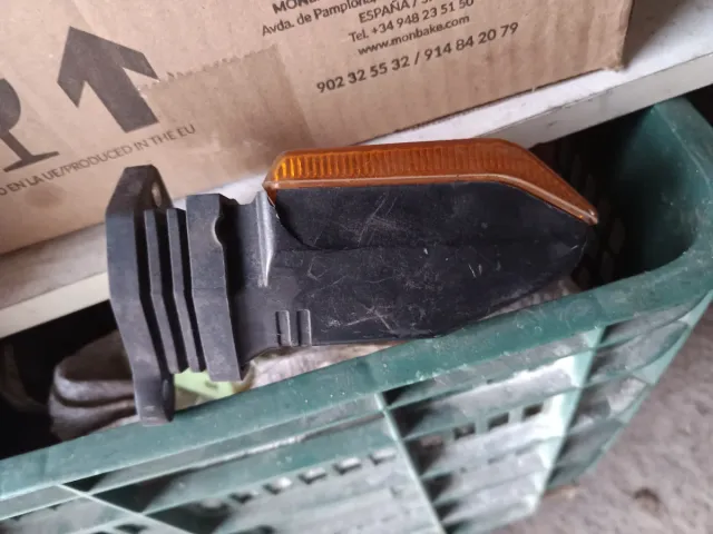 Intermitentes y tapa Vespino