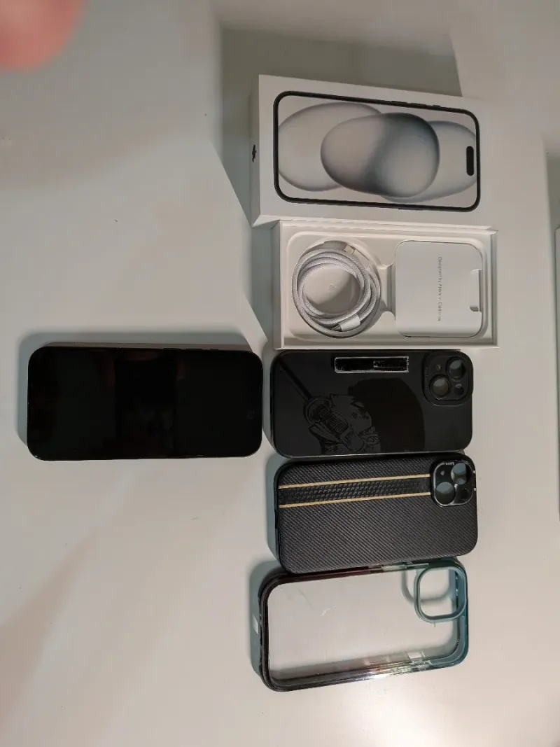iPhone 15 128GB + Apple Watch SE 40mm afbeelding 2