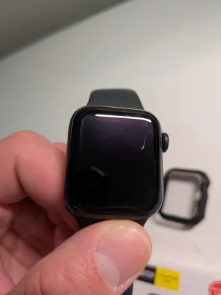 iPhone 15 128GB + Apple Watch SE 40mm
