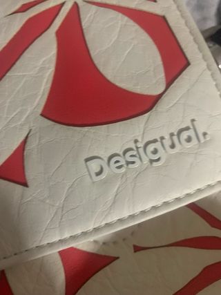 Bolso bandolera Desigual blanco y rojo