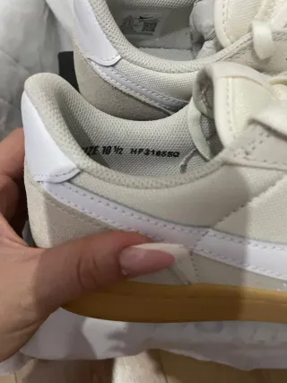 Zapatillas Nike Beige y Blanco