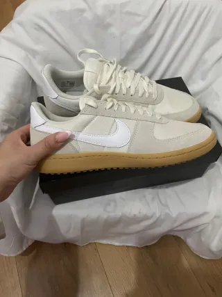 Zapatillas Nike Beige y Blanco