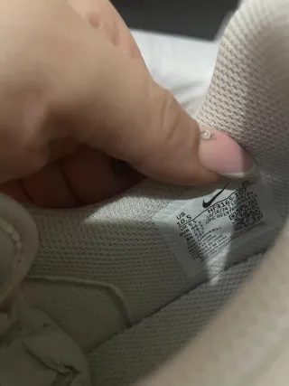 Zapatillas Nike Beige y Blanco