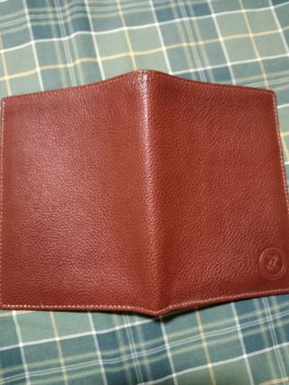 Cartera de piel marrón