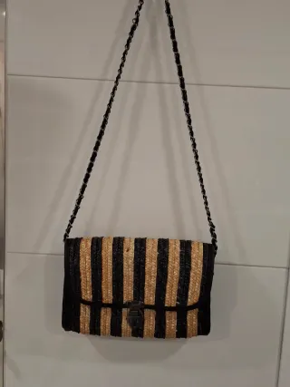 Bolso de rafia con rayas beige y negro