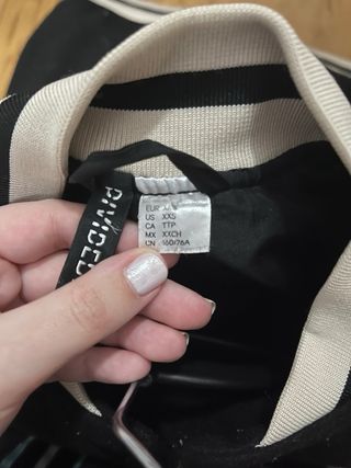 Cazadora Beisbolera Negra y Beige