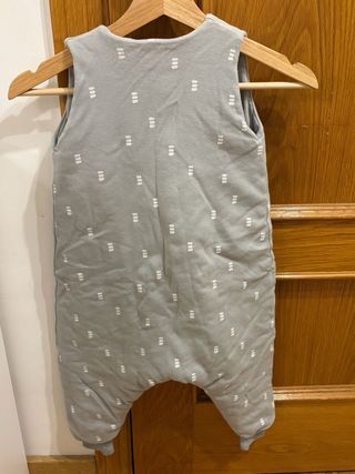 Saco de bebé LÄSSIG gris con estampado