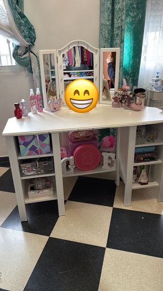 Tocador blanco con espejo