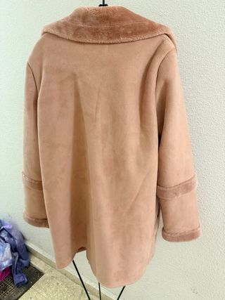 Abrigo Stradivarius rosa