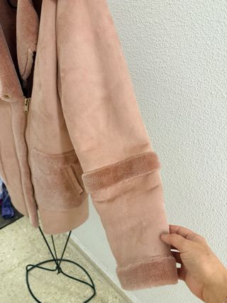 Abrigo Stradivarius rosa