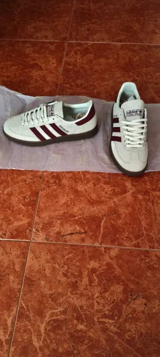 2 pares de zapatillas Adidas nuevas unisex talla40