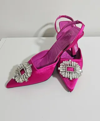 Tacones rosas con pedrería