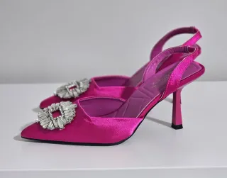 Tacones rosas con pedrería
