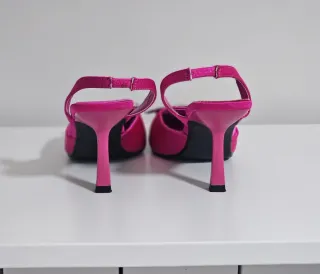 Tacones rosas con pedrería