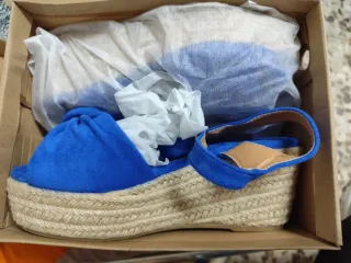 Sandalias cuña azul