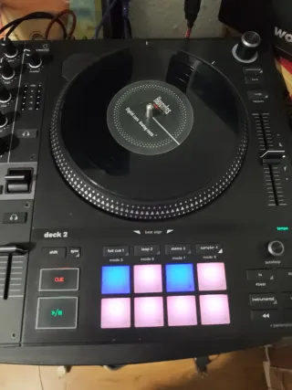 Controlador DJ Hercules Impulse T7