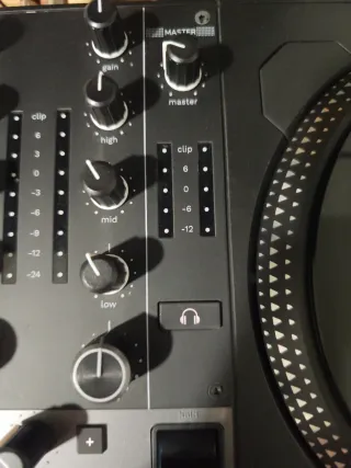 Controlador DJ Hercules Impulse T7