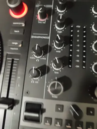 Controlador DJ Hercules Impulse T7