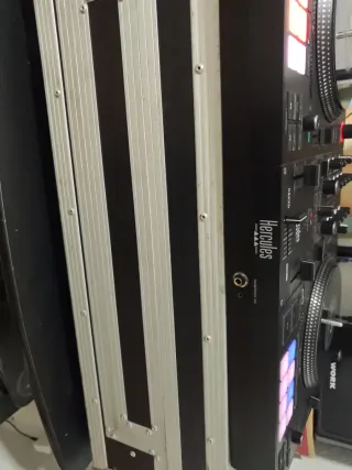 Controlador DJ Hercules Impulse T7