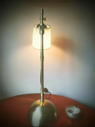 Lámpara de latón regulable