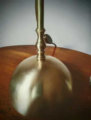 Lámpara de latón regulable