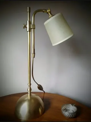 Lámpara de latón regulable