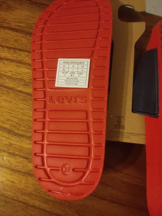 Chanclas Levi's Rojas y Azules