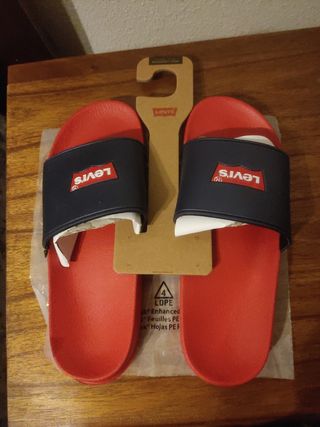 Chanclas Levi's Rojas y Azules