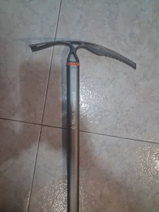 Piolet nuevo semiligero de 70 cmts alpinismo.