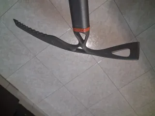 Piolet nuevo semiligero de 70 cmts alpinismo.