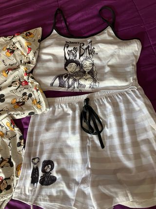 2 Pijamas Mickey y La Novia Cadáver