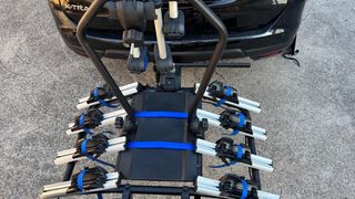 Portabicicletas Cruz 4 bicis bola remolque.