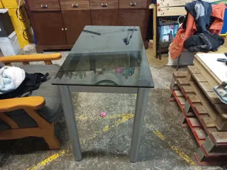 Mesa auxiliar cristal y metal