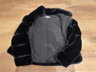 Elegante chaqueta de pelo negra Talla M