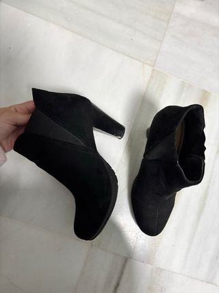 Botines negros tacón