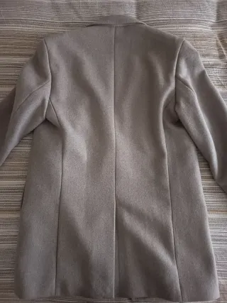 Abrigo color crema hombre