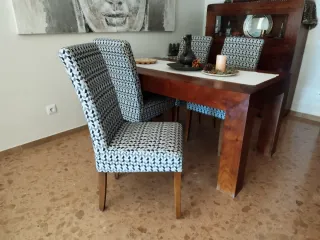 4 Sillas de madera y tela