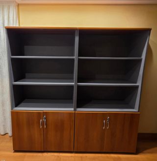 Escritorio de madera, cajonera y librería