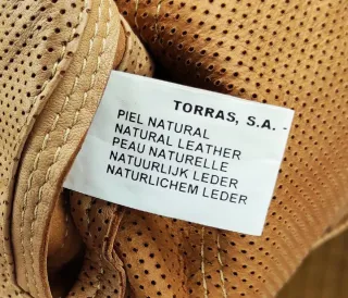 Chaqueta de piel beige perforada