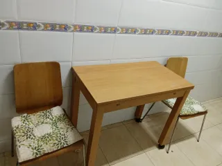 Mesa plegable madera y 2 sillas