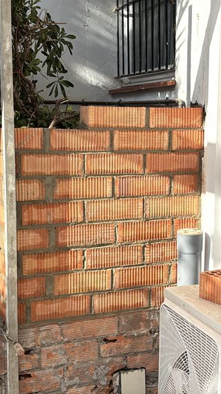 ALBAÑIL PARA REFORMAS Y ARREGLOS