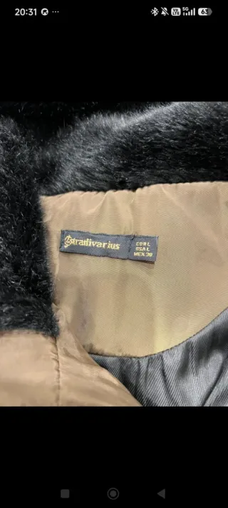 Chaleco acolchado Stradivarius con capucha oculta