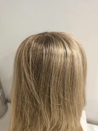 Peluca rubia de media melena de pelo sintético