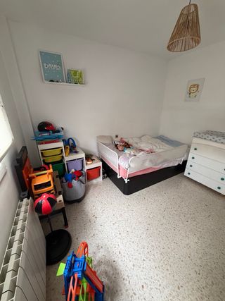 Se vende casa adosada amplia y luminosa