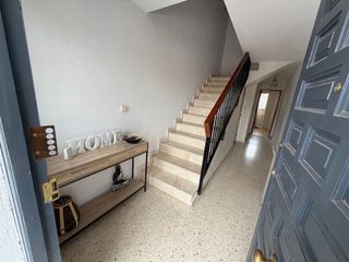 Se vende casa adosada amplia y luminosa