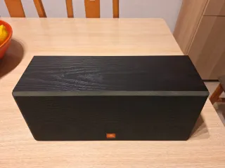 Jbl altavoz de madera diseño elegante